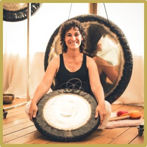 Esther García, gongplayer
