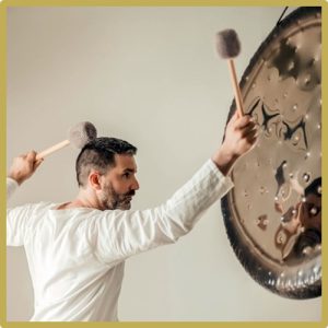 Jorge Azad, gongplayer